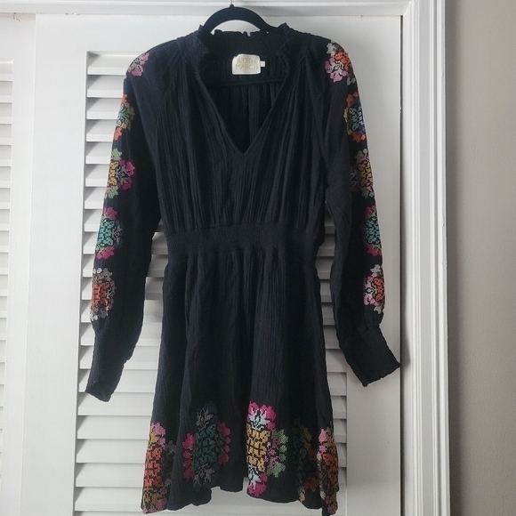 Judith March Dresses & Skirts - JUDITH MARCH Embroidered 100 % cotton dress size small.